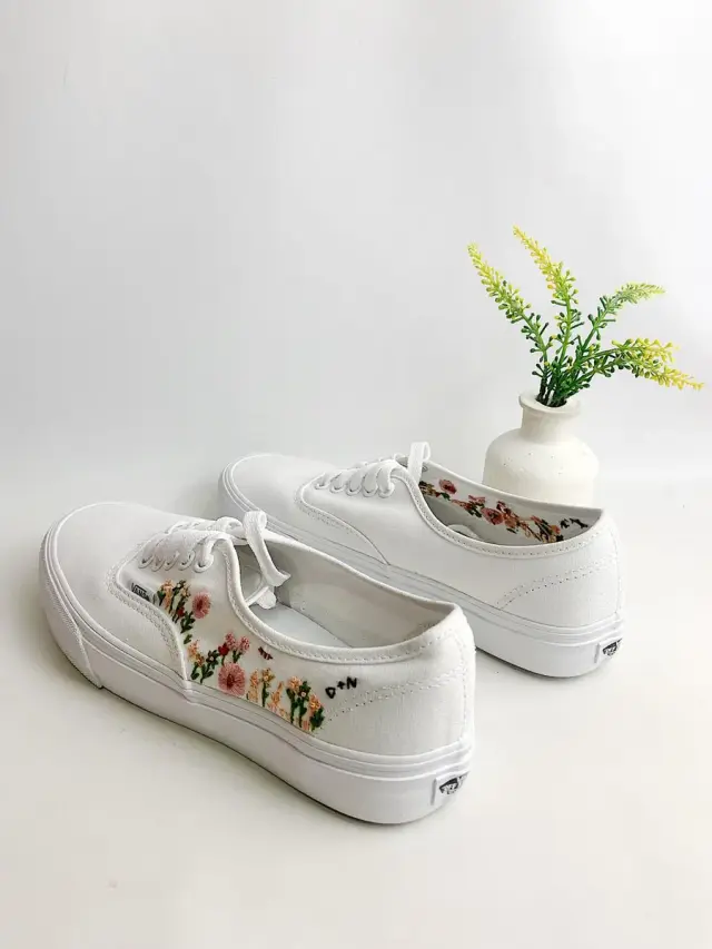 Magnolya Floral Shoes Embroidery