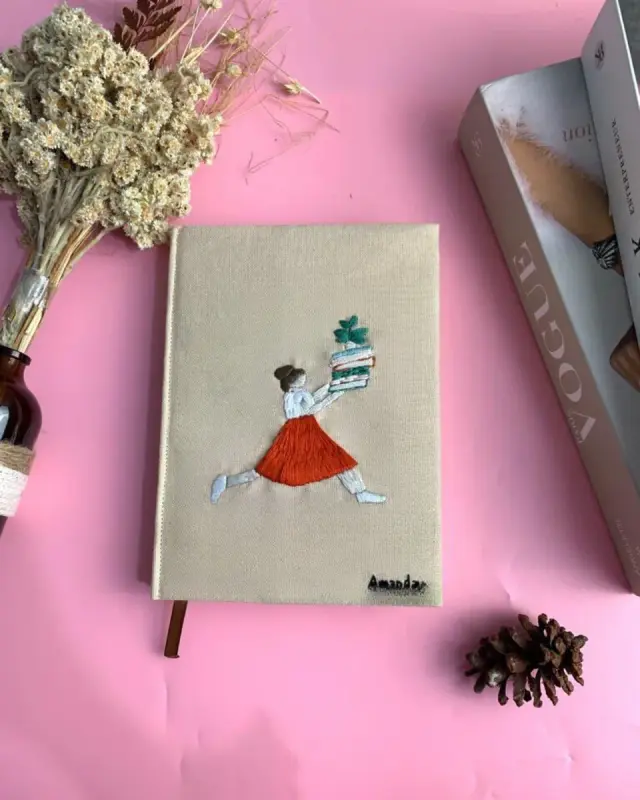 Book Scarlet Chapter Dash