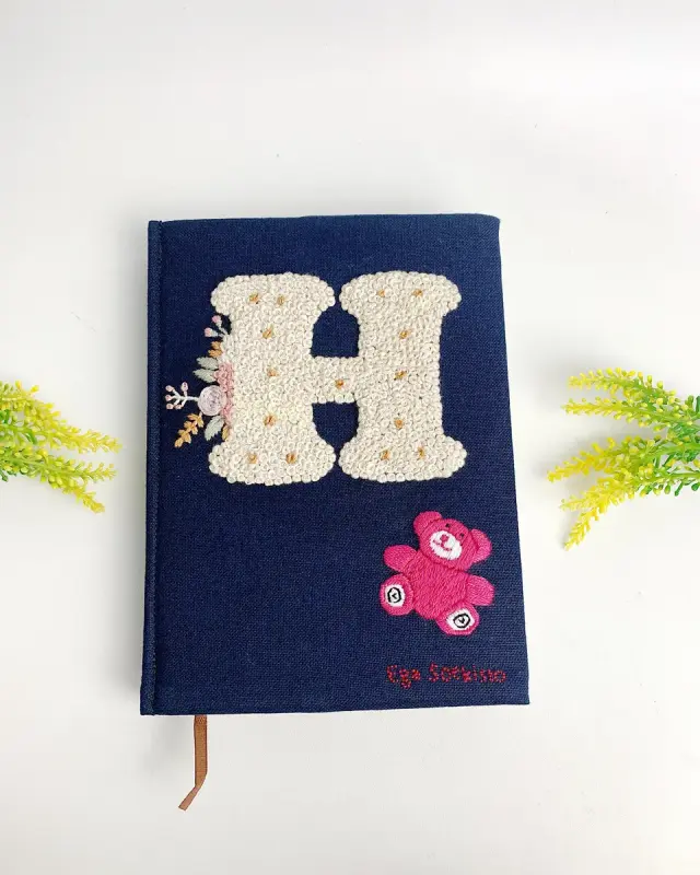 Book Teddy Initial Hug