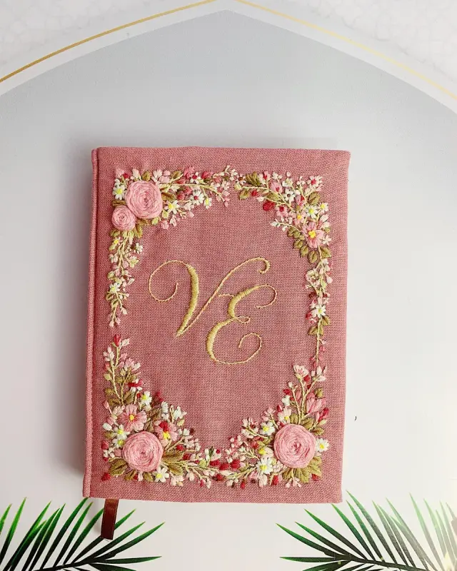 Book Rose Initial VE
