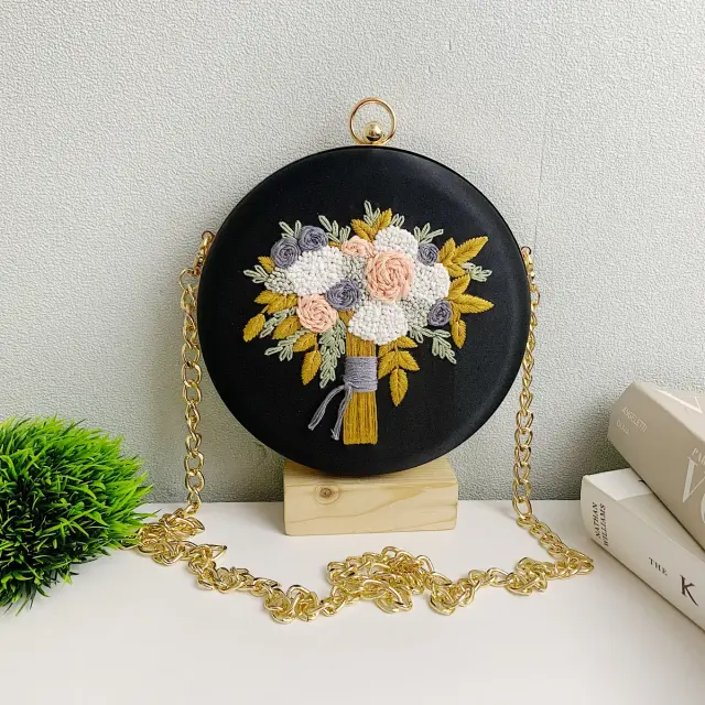 Clutch Bag Pearl Meadow Bouquet