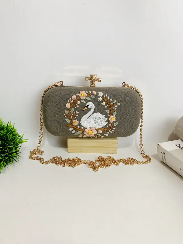 Clutch Bag Swan Ash Wreath