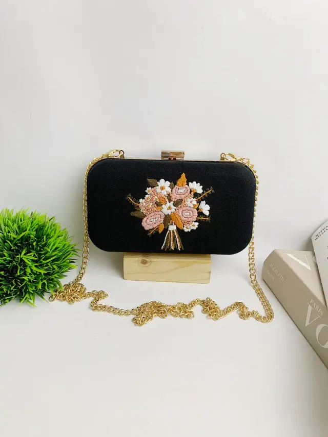 Clutch Bag Noir Petal Posy
