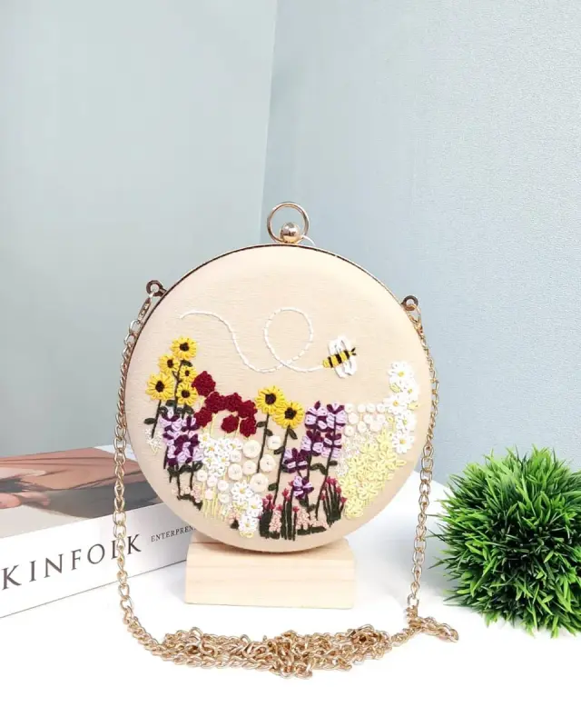 Clutch Bag Bee Garden Trail