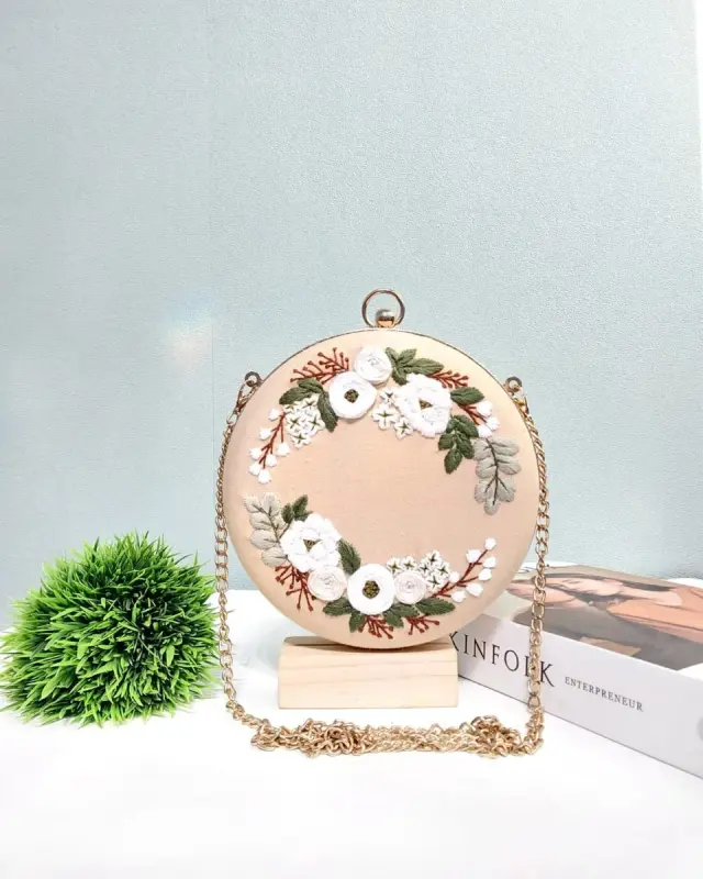Clutch Bag Cream Wreath Garden