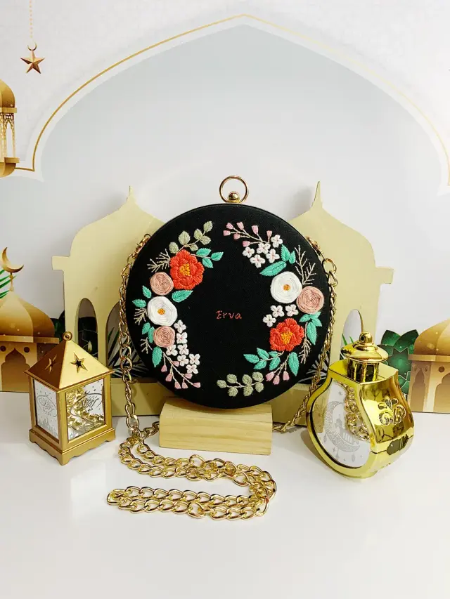 Clutch Bag Noir Erva Bloom Wreath