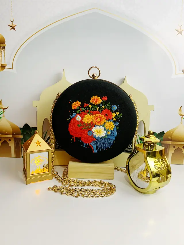 Clutch Bag Noir Floral Anatomy