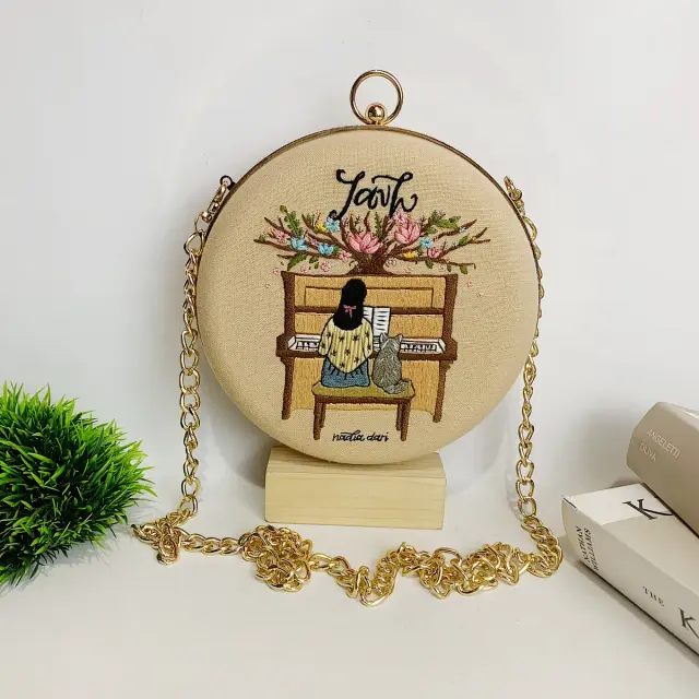 Clutch Bag Ivory Melody Companion