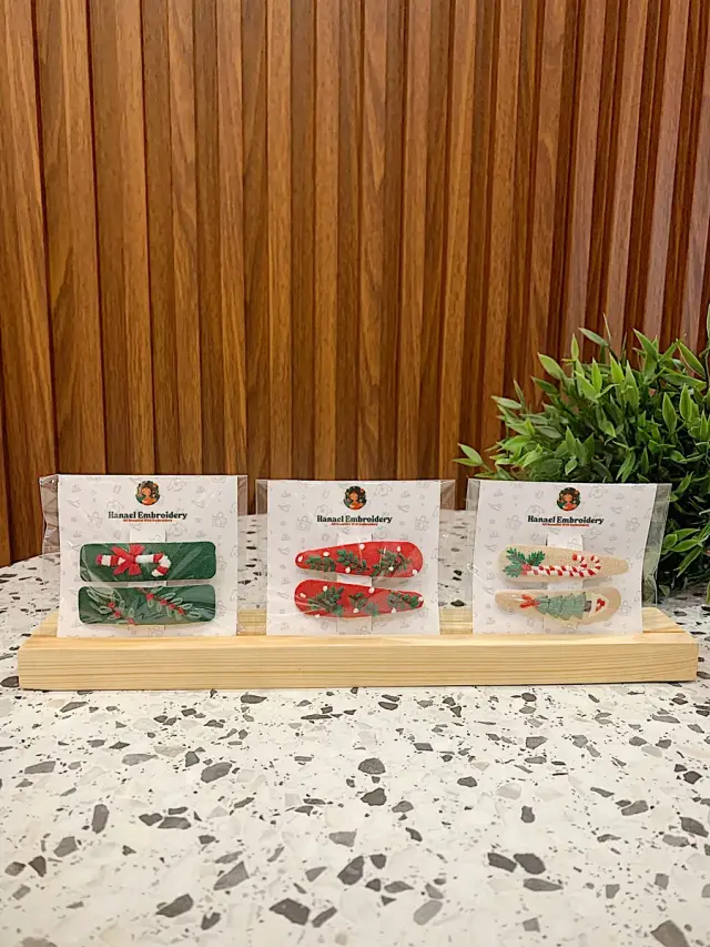 Hairpin Holly Noel Trio