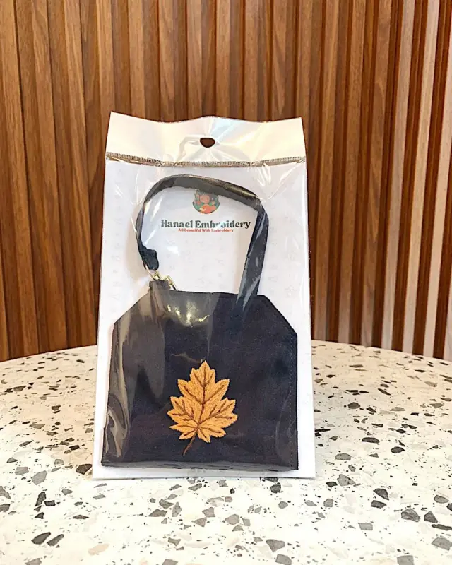 Hanging Wallet Maple Gold