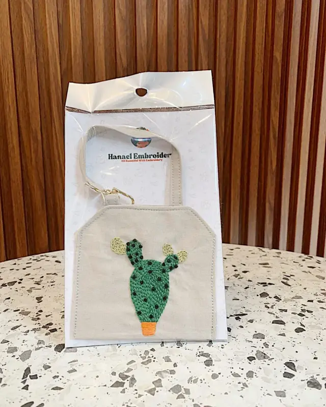 Hanging Wallet Cactus Ivory