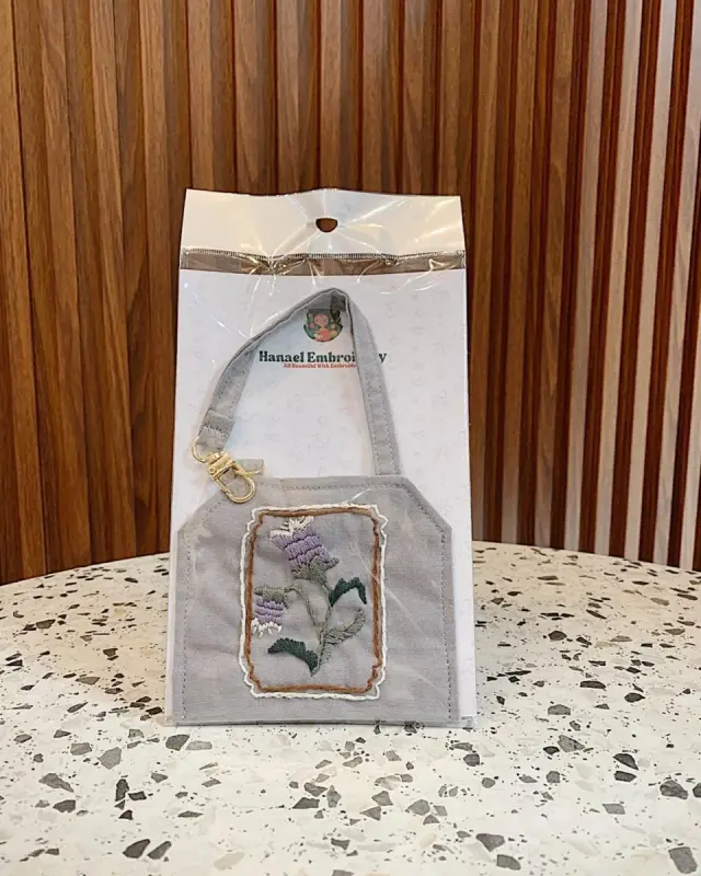 Hanging Wallet Lilac Frame