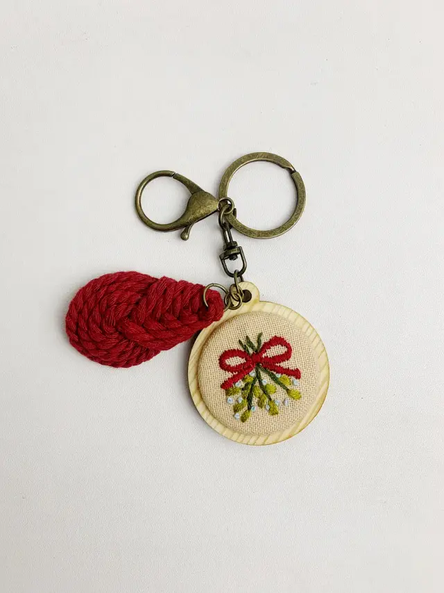 Key Chain Mistletoe Ribbon