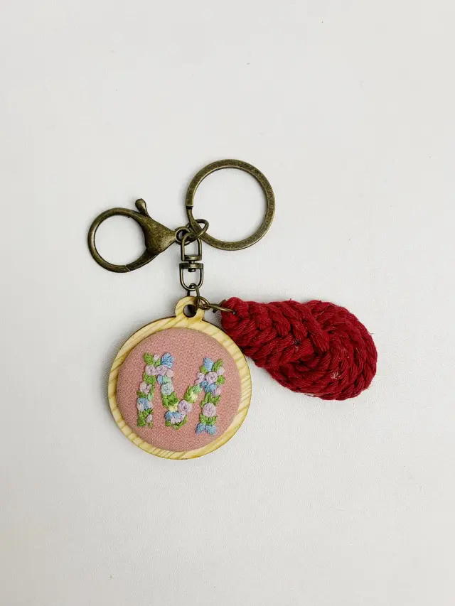 Key Chain Floral Initial M