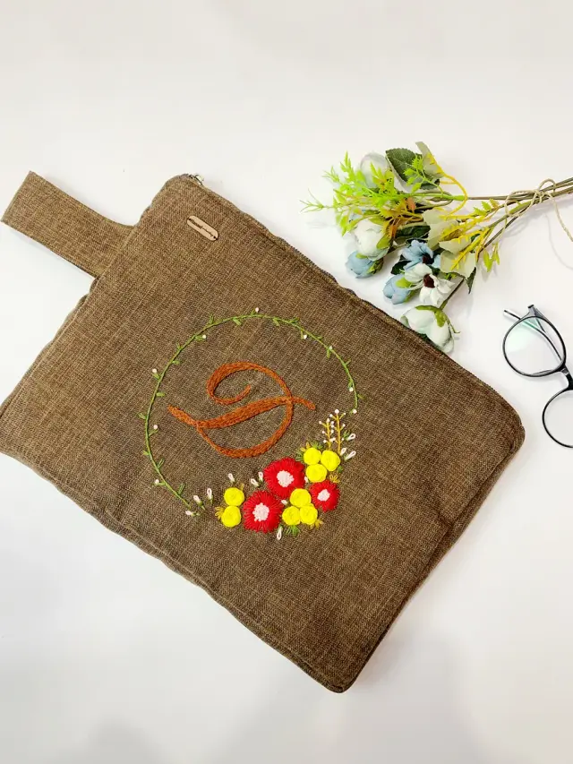 Pouch Spring Monogram