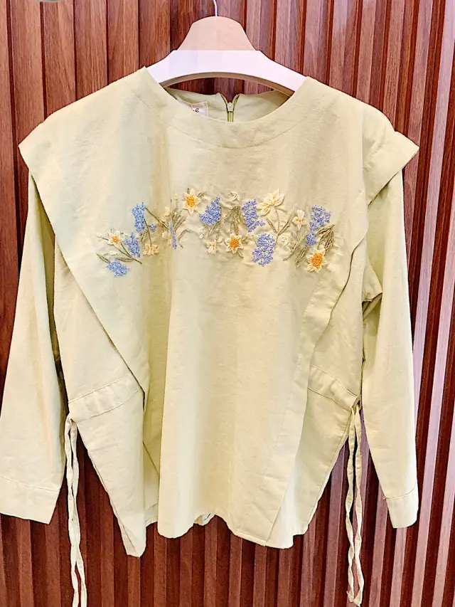 Shirt Milo’s Flower Crown