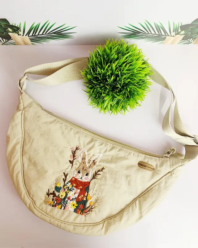 Sling Bag Pom’s Blueberry Patch