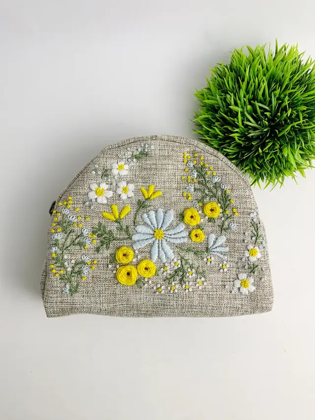 Sling Pouch Sunny Milo Portrait