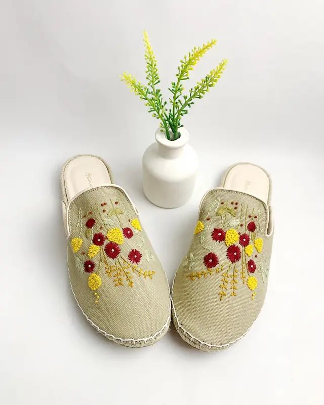 Sling On Daisy the Poodleslip