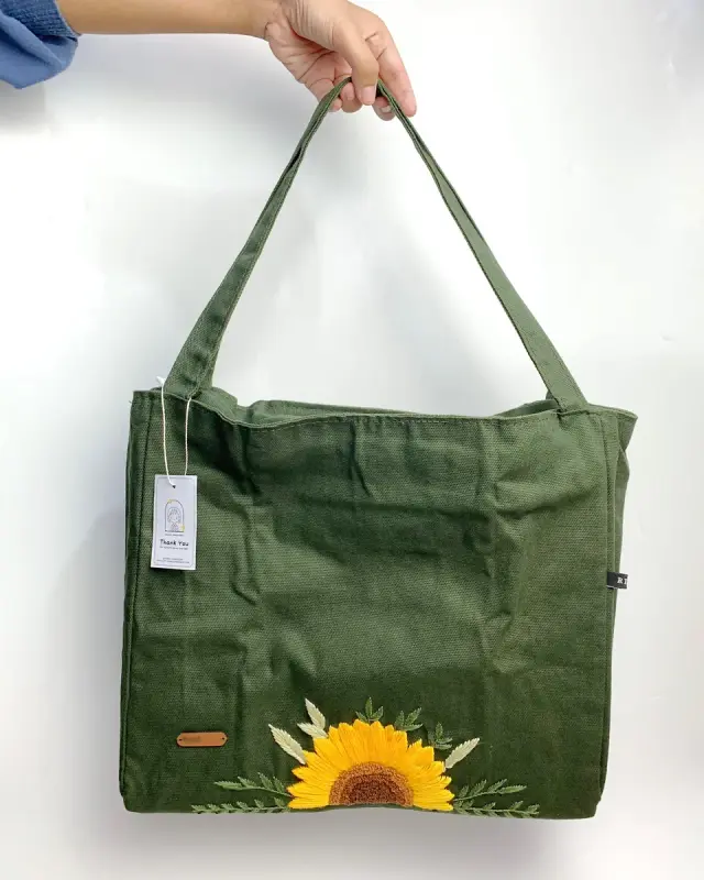 Totebag Whimsical Totoro Rain