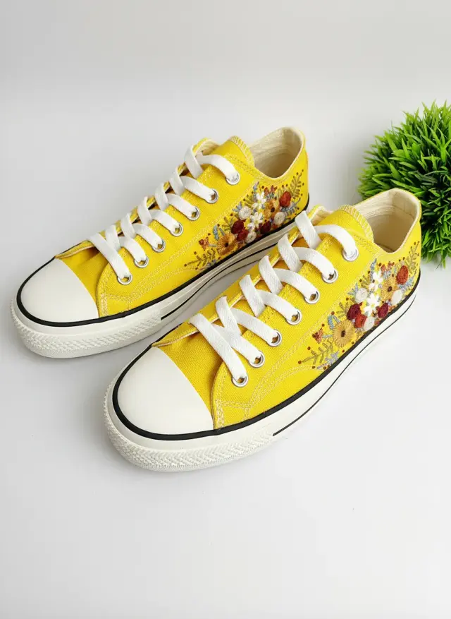 Shoes Blueberry White Pom Slide