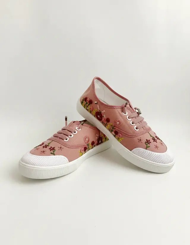 Shoes Lunar Feline Serenity