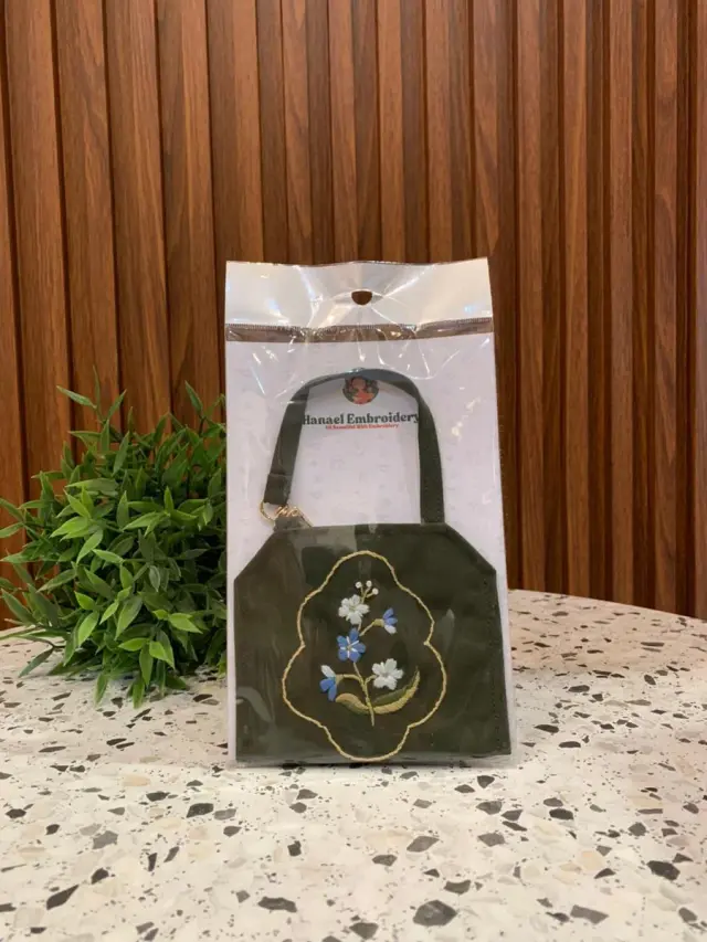 Hanging Wallet Army Flower Frame