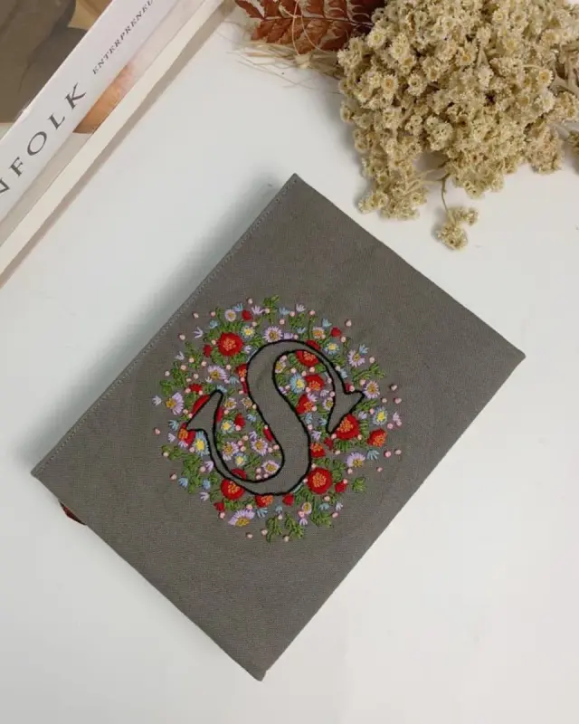 Book Serpent Initial S