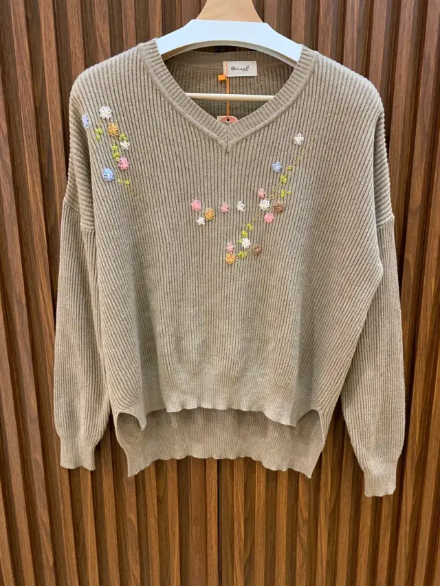 Sweater Cream Flower