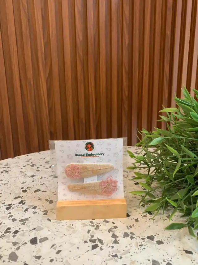 Hairpin Flower Khaki