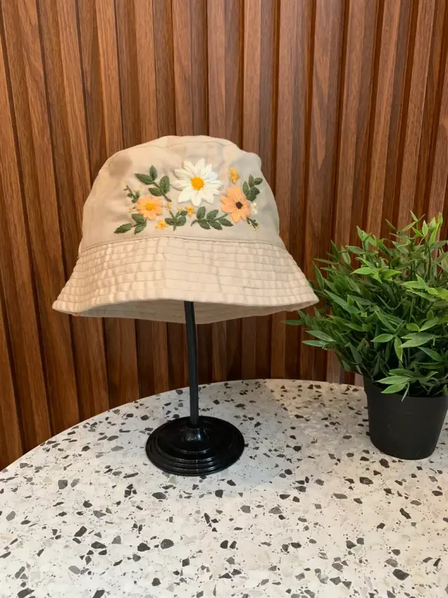 Bucket Hat Beige Flower