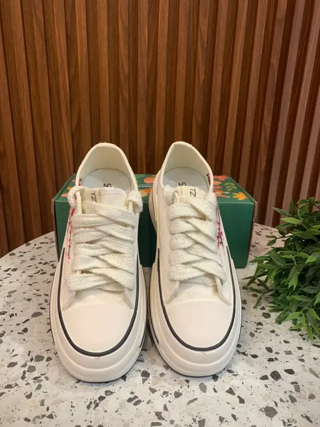 Shoes White Sakura